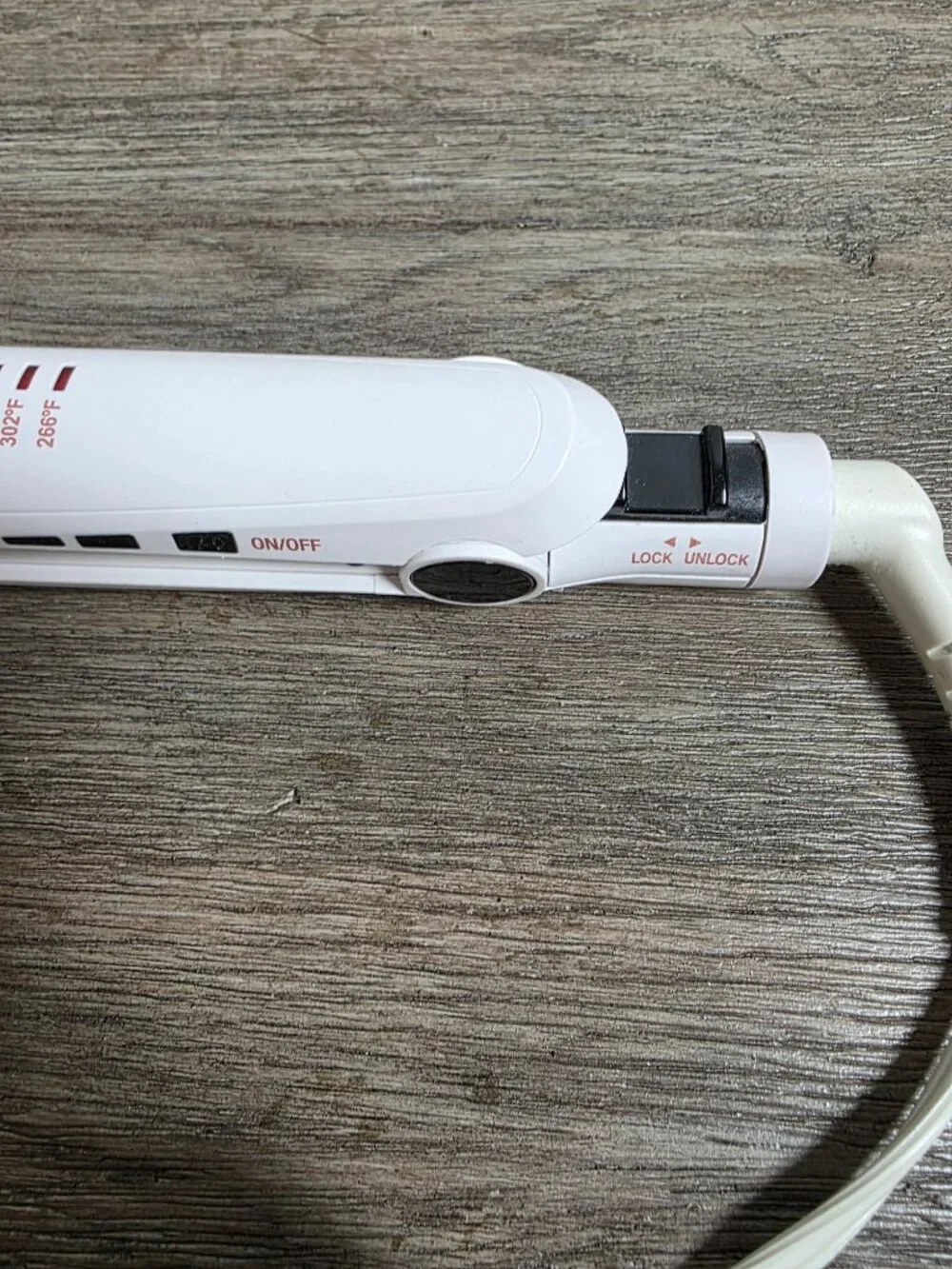 Conair Double Ceramic Flat Iron 1-inch Plates Five Heat Settings CS221N